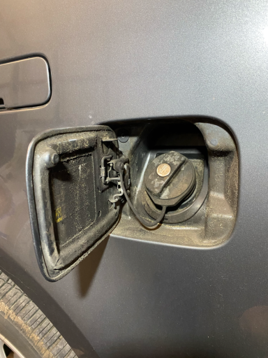 Tankdeckelöffnung vorher